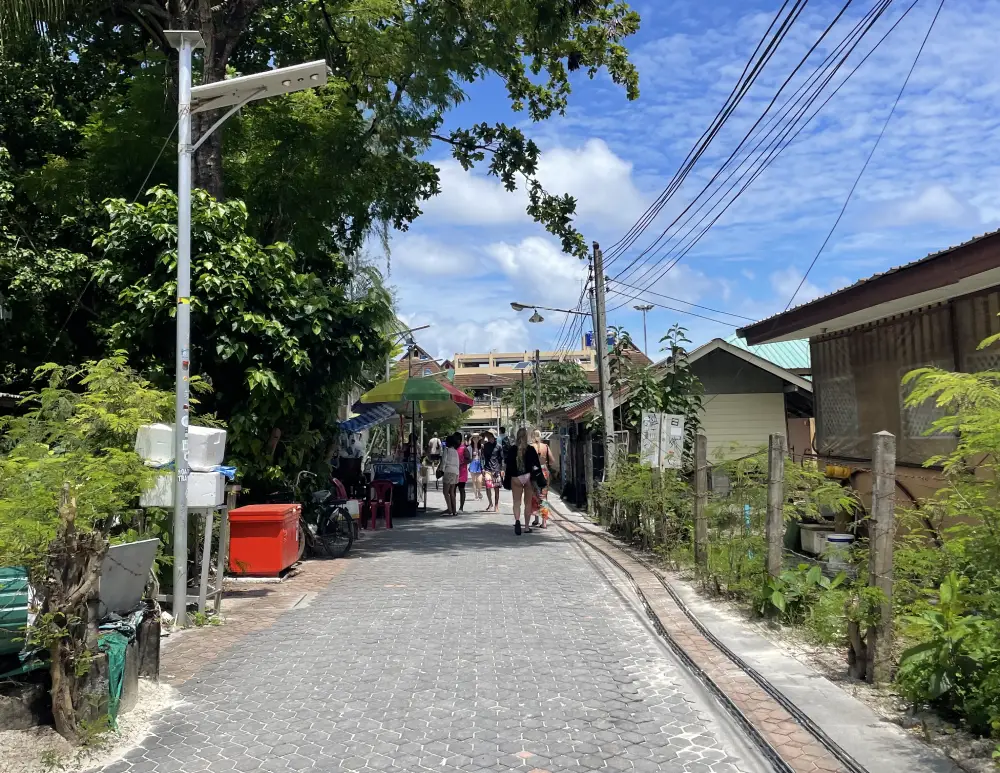 phi phi island shopping