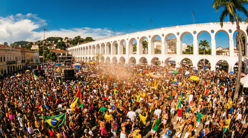Dancers and floats performing at the Sambadrome parade in Rio de Janeiro, showcasing elaborate costumes.